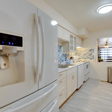 Breezy Fresno Home - Near Airport And Downtown Bagian luar foto