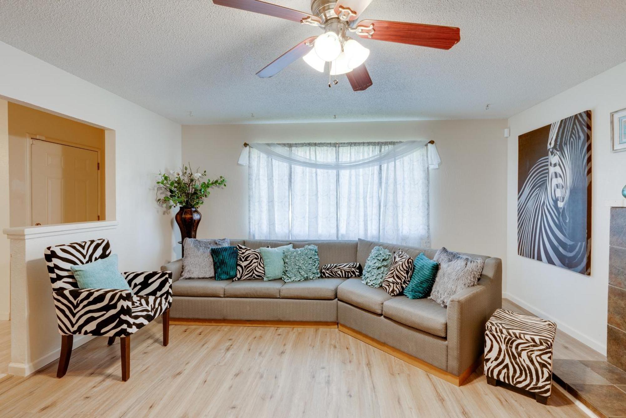 Breezy Fresno Home - Near Airport And Downtown Bagian luar foto