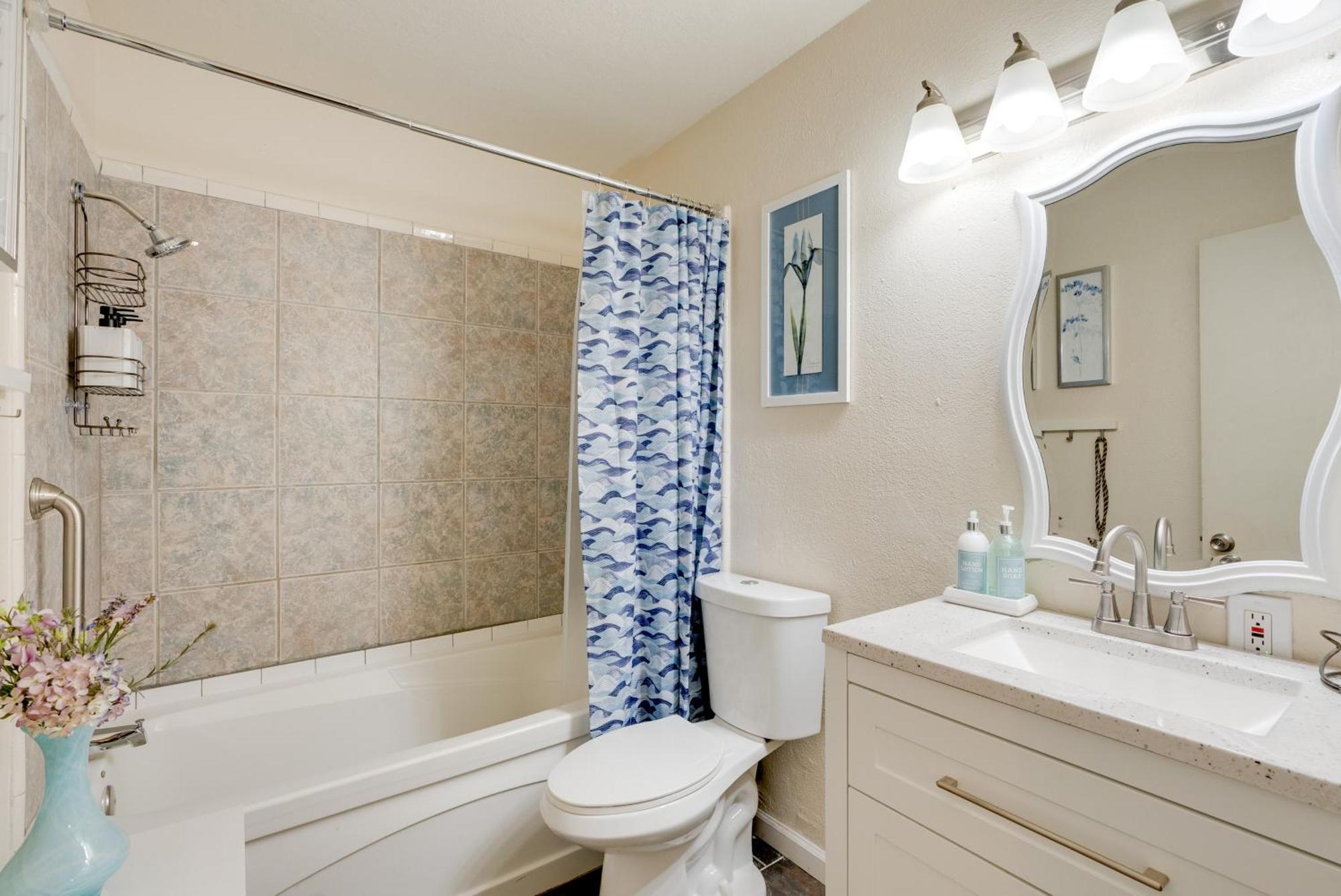 Breezy Fresno Home - Near Airport And Downtown Bagian luar foto