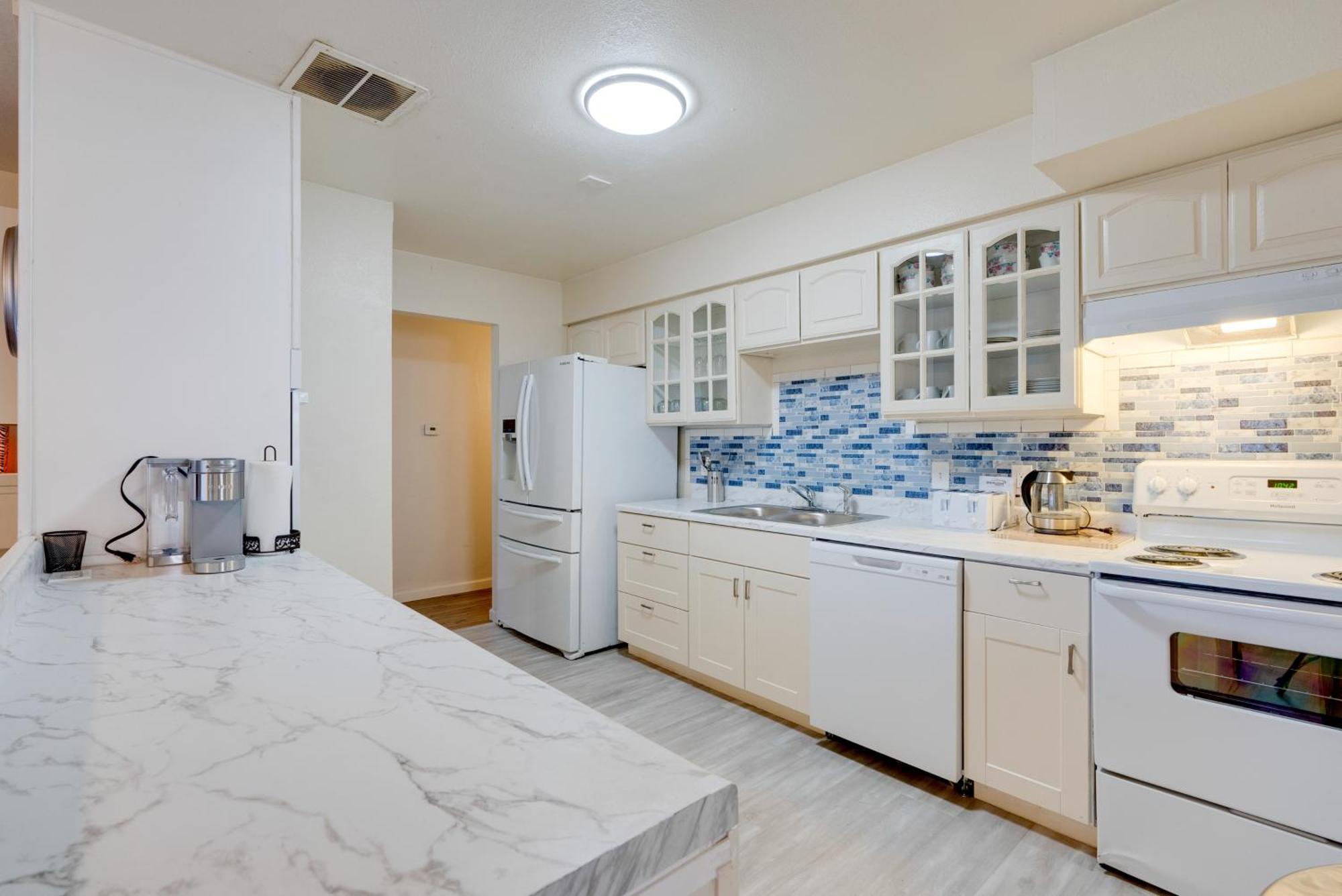 Breezy Fresno Home - Near Airport And Downtown Bagian luar foto