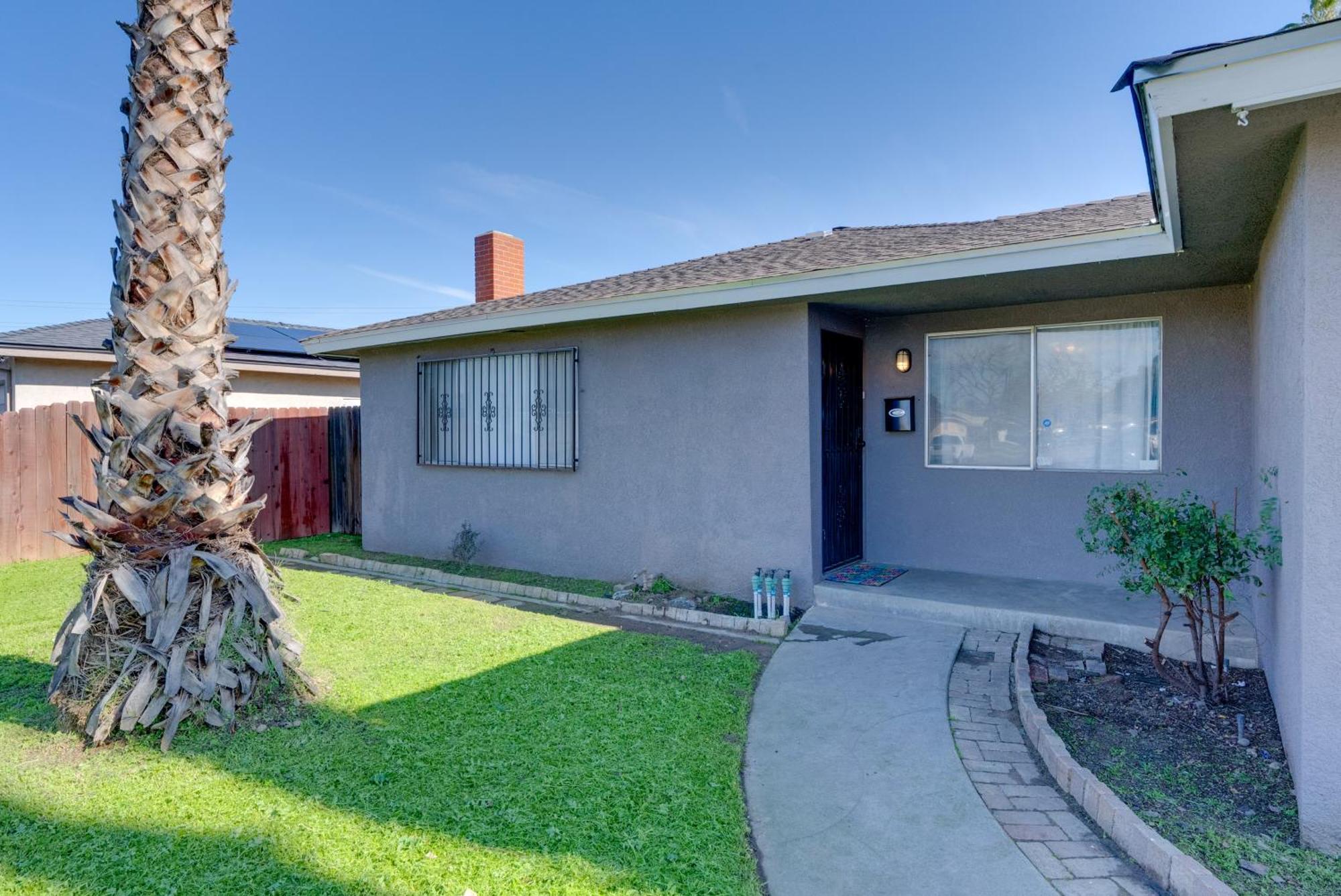 Breezy Fresno Home - Near Airport And Downtown Bagian luar foto